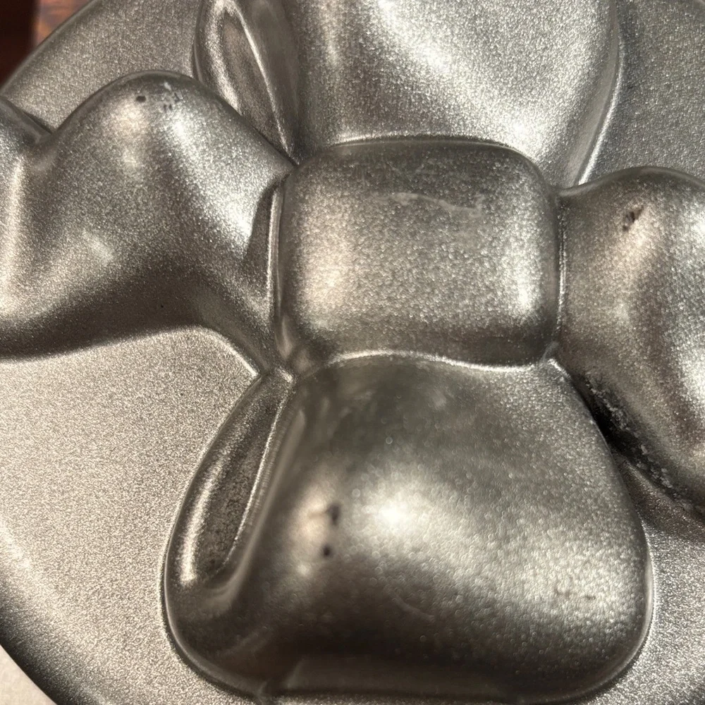 Nordic Ware Silver Bow Gift Pretty Presents Cake Pan